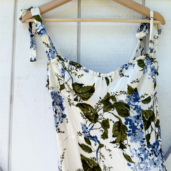 Reformation Jaden Hydrangea dress size 4 - Picture 4 of 8